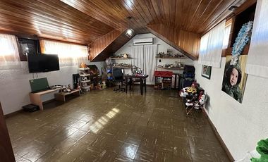 Chalet sobre 2 lotes en Barrio Los Cedros