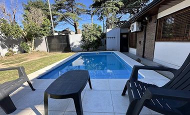Chalet sobre 2 lotes en Barrio Los Cedros