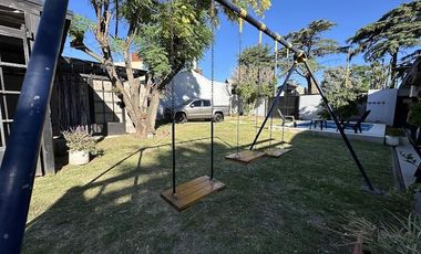 Chalet sobre 2 lotes en Barrio Los Cedros