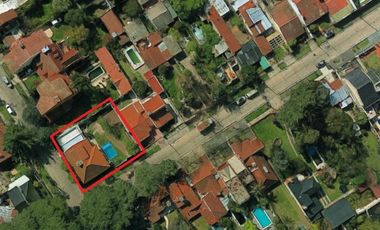 Chalet sobre 2 lotes en Barrio Los Cedros