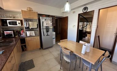 Chalet sobre 2 lotes en Barrio Los Cedros