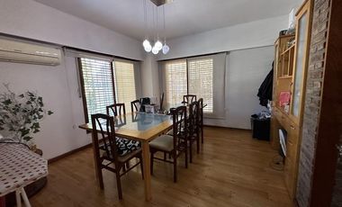 Chalet sobre 2 lotes en Barrio Los Cedros