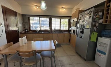 Chalet sobre 2 lotes en Barrio Los Cedros