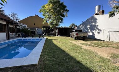 Chalet sobre 2 lotes en Barrio Los Cedros