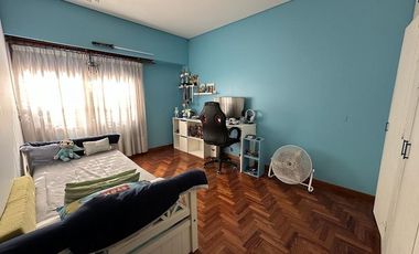 Chalet sobre 2 lotes en Barrio Los Cedros