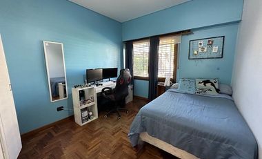 Chalet sobre 2 lotes en Barrio Los Cedros