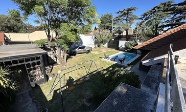 Chalet sobre 2 lotes en Barrio Los Cedros