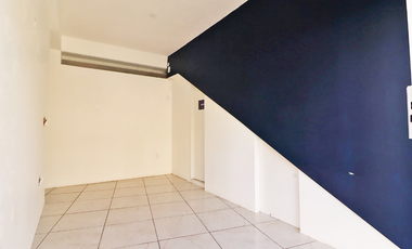 LOCAL COMERCIAL CON OFICINAS EN RENTA EN MORELIA, AV. ACUEDUCTO.