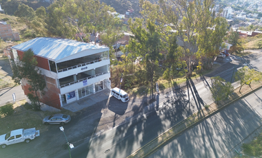 LOCAL COMERCIAL CON OFICINAS EN RENTA EN MORELIA, AV. ACUEDUCTO.