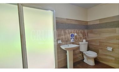 Se Vende Amplia Casa en Clayton