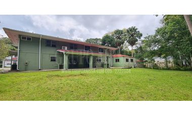 Se Vende Amplia Casa en Clayton