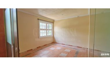 Se Vende Amplia Casa en Clayton