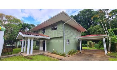 Se Vende Amplia Casa en Clayton