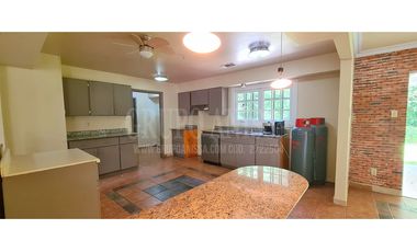 Se Vende Amplia Casa en Clayton