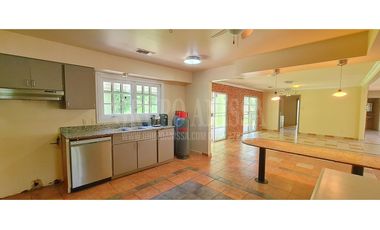 Se Vende Amplia Casa en Clayton