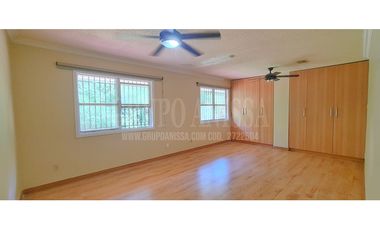 Se Vende Amplia Casa en Clayton