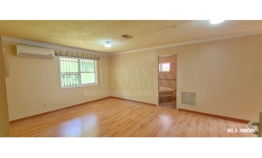 Se Vende Amplia Casa en Clayton