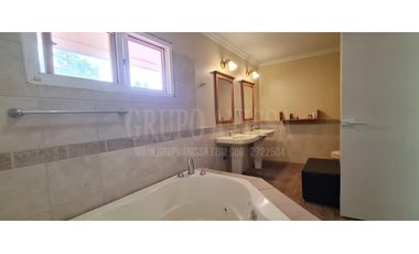 Se Vende Amplia Casa en Clayton