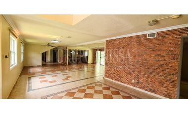 Se Vende Amplia Casa en Clayton