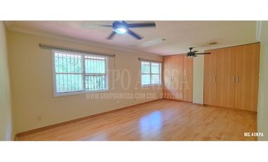 Se Vende Amplia Casa en Clayton