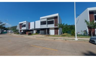 Alquilo Casa en RiverWalk de Green City # 2180 cad
