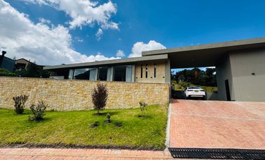 Alquiler de Casa Exclusiva en Macadamia del Río – La Calera