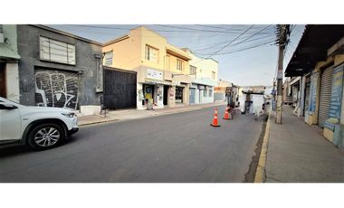 Arriendo 2 locales comerciales de 30 m2., centro de Quillota.