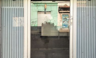 Arriendo 2 locales comerciales de 30 m2., centro de Quillota.