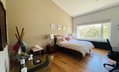 Excelente casa en condominio en venta en Bosques.