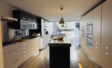 Excelente casa en condominio en venta en Bosques.