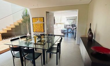 Excelente casa en condominio en venta en Bosques.