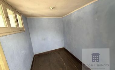 Linda Casa de 3 pisos en Calle Cerrada