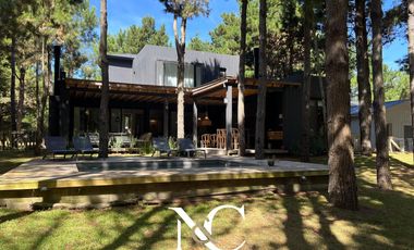 Casa en alquiler en Costa Esmeralda, entorno arbolado