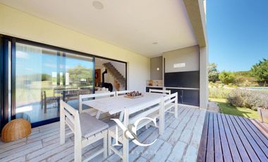 Casa en venta en Costa Esmeralda fondo al golf