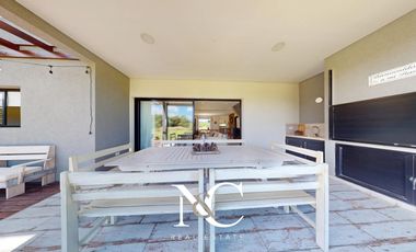 Casa en venta en Costa Esmeralda fondo al golf