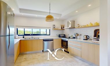 Casa en venta en Costa Esmeralda fondo al golf
