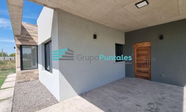 Casa en venta en Barrio Lagos de Canning II, con 3 dormitorios y piscina