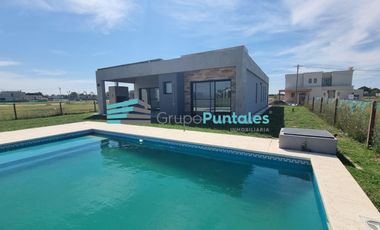 Casa en venta en Barrio Lagos de Canning II, con 3 dormitorios y piscina