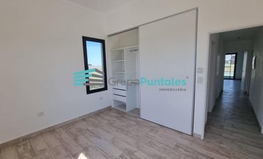 Casa en venta en Barrio Lagos de Canning II, con 3 dormitorios y piscina