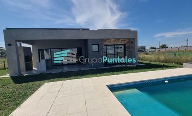 Casa en venta en Barrio Lagos de Canning II, con 3 dormitorios y piscina