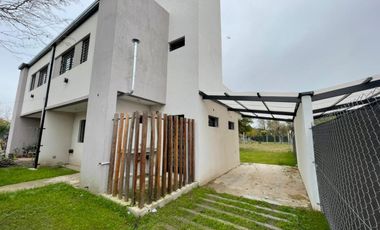 Duplex tipo casa en venta Villa Elisa