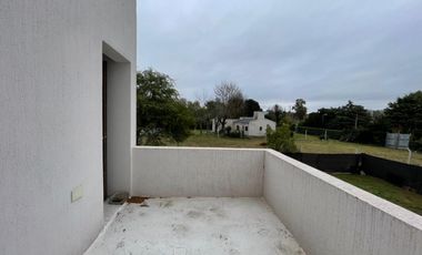 Duplex tipo casa en venta Villa Elisa