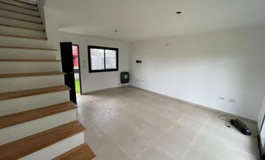 Duplex tipo casa en venta Villa Elisa