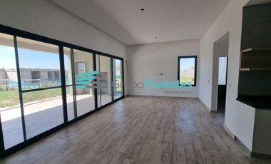 Casa venta en Barrio Lagos de Canning II, con 3 dormitorios y pileta