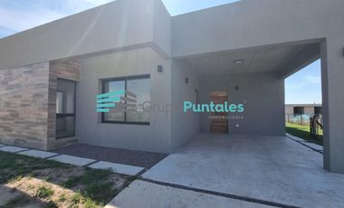 Casa venta en Barrio Lagos de Canning II, con 3 dormitorios y pileta