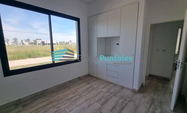 Casa venta en Barrio Lagos de Canning II, con 3 dormitorios y pileta