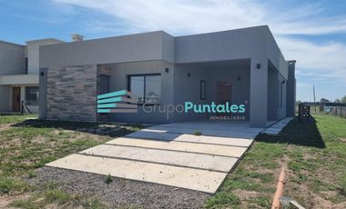 Casa venta en Barrio Lagos de Canning II, con 3 dormitorios y pileta