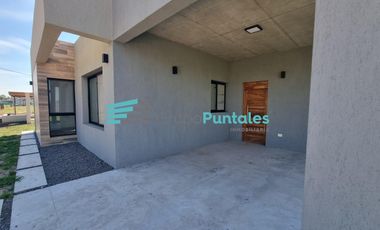 Casa venta en Barrio Lagos de Canning II, con 3 dormitorios y pileta