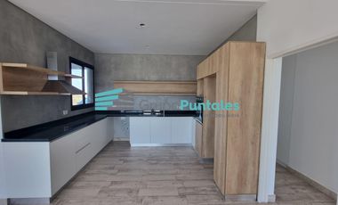 Casa venta en Barrio Lagos de Canning II, con 3 dormitorios y pileta
