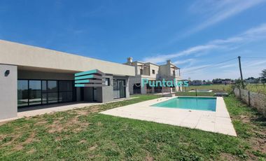 Casa venta en Barrio Lagos de Canning II, con 3 dormitorios y pileta